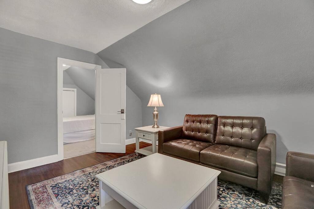 Suites On Seneca - Gorgeous One Bedroom Apartment Harrisburg Extérieur photo