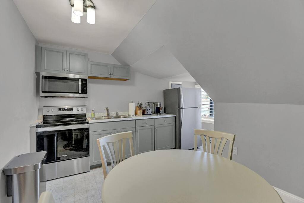 Suites On Seneca - Gorgeous One Bedroom Apartment Harrisburg Extérieur photo